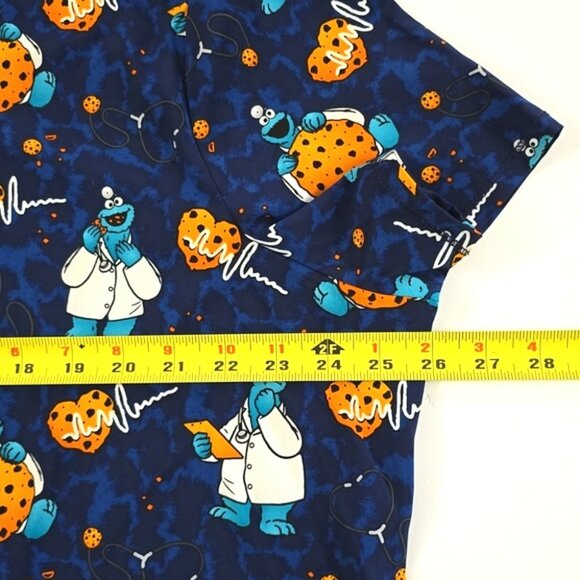 Sesame Street Cookie Monster Doctor Cookies V-Neck Print Scrub Top Size XXL - Picture 11 of 13